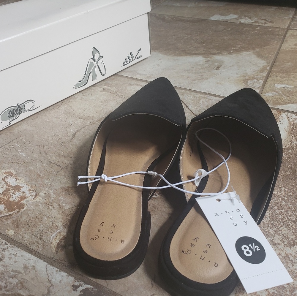 LAST PAIR! Women's Velma Pointy Toe Mules - Picture 3 of 5